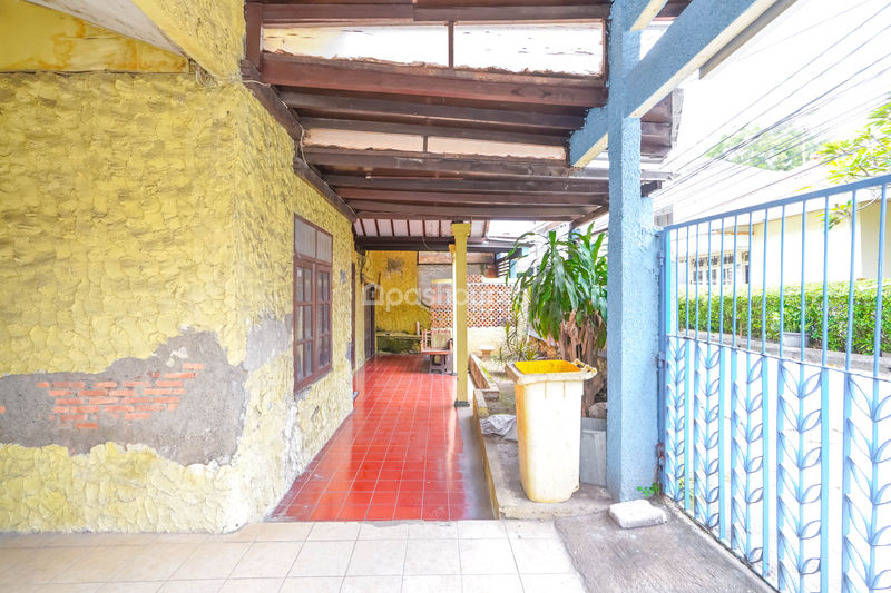 Jalan Pisangan Raya