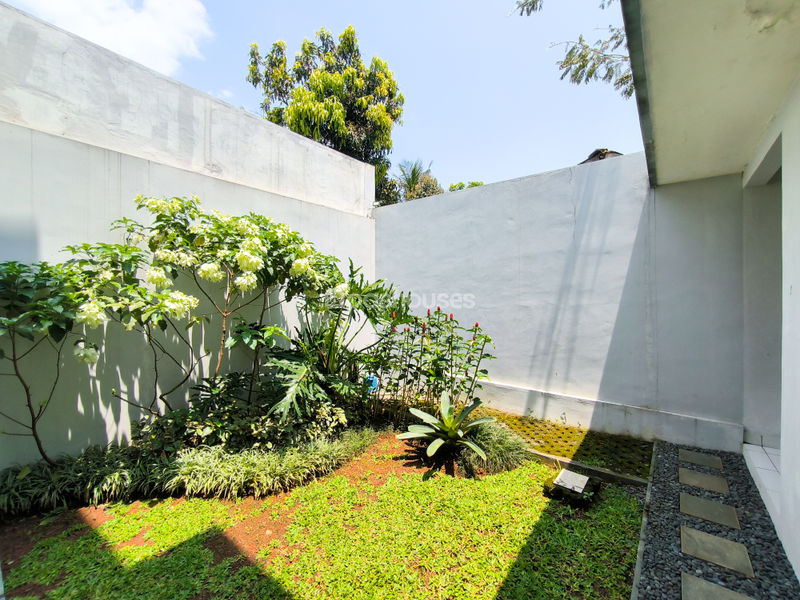 Komplek Megapolitan Cinere No.290