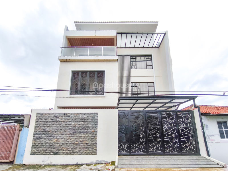 Jalan Kristal No.12