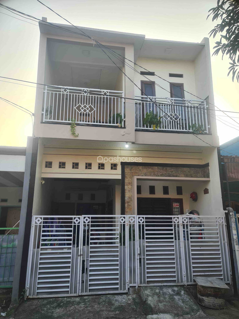 Perumahan Mutiara Gading Riviera Blok B8 No. 18