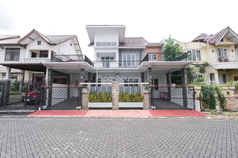 Perumahan Raffles Hills Cibubur