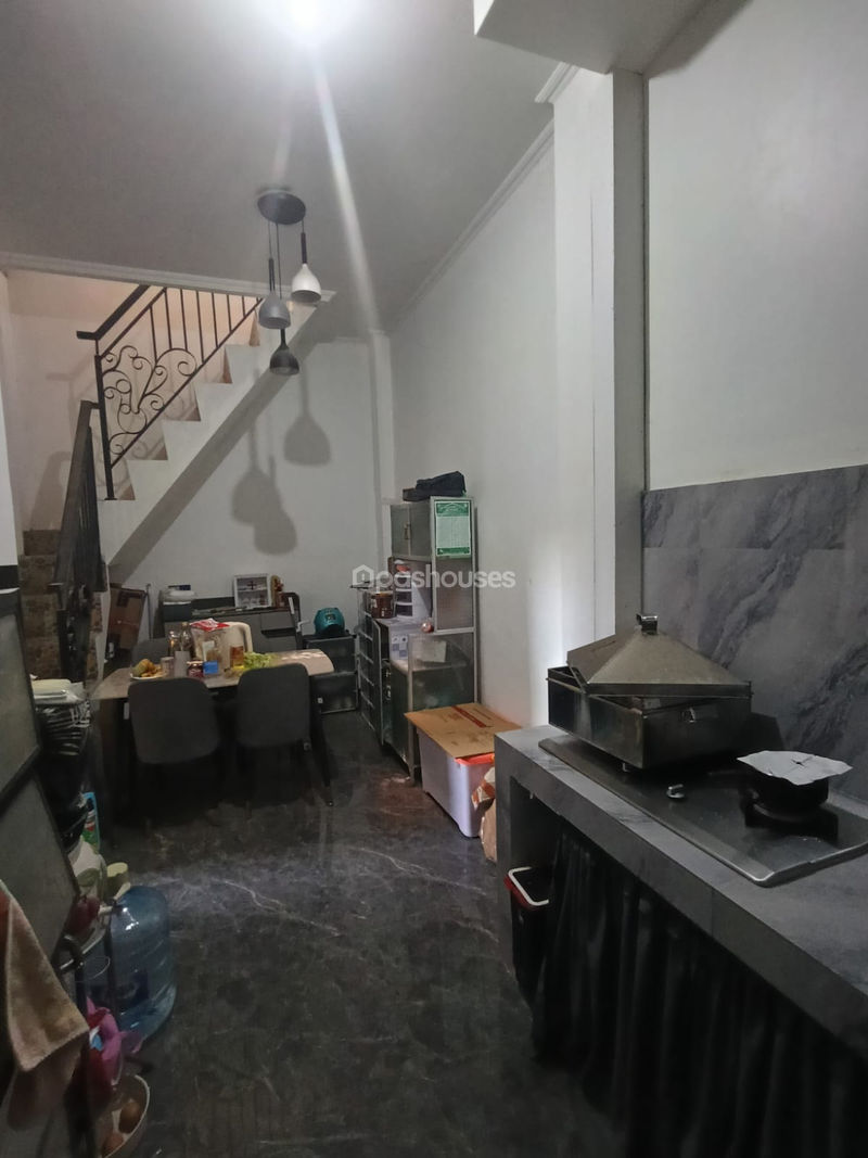 Perumahan Puri Lestari, Cluster Puri Indah Blok J02