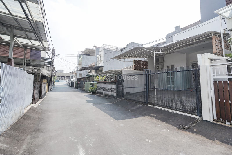 Jalan Kelapa Cengkir Barat VI Blok FN2 No.8