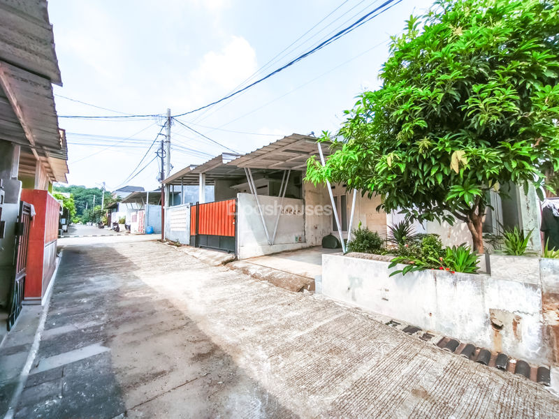 Perumahan Diamond Lake Side Blok Q2 No.9