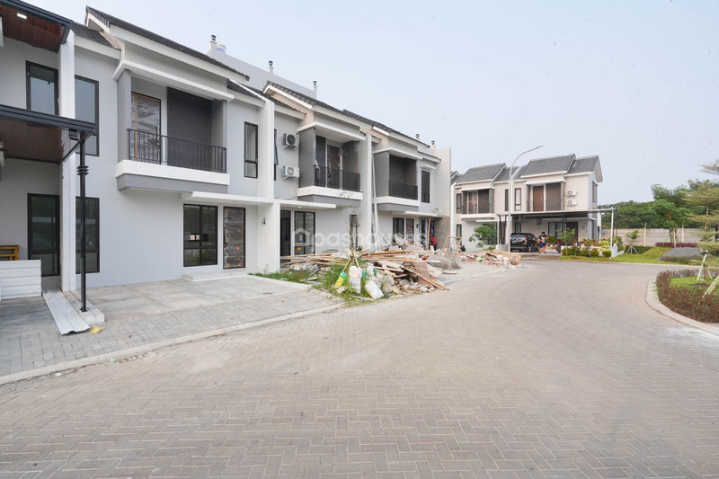 Grand Batavia Cluster Amore