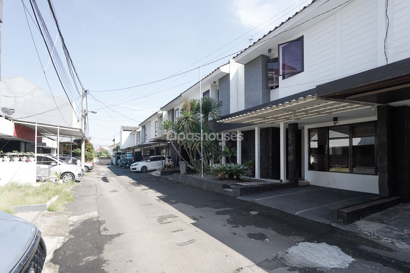 Jatiwaringin Townhouse 2 No.C8-9