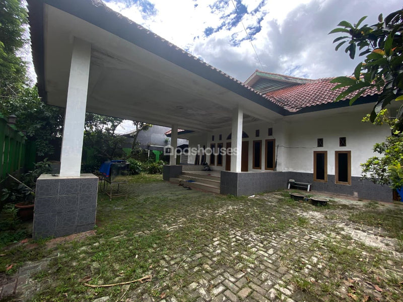 Jalan Kantor Kelurahan Sasak Panjang No.24