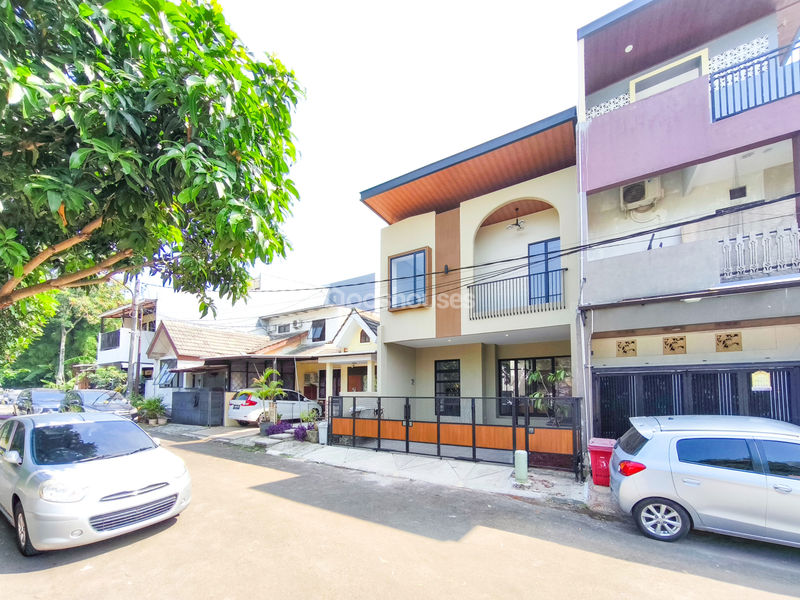 Kencana Loka BSD Sektor 12.4 Blok Q1 No.11