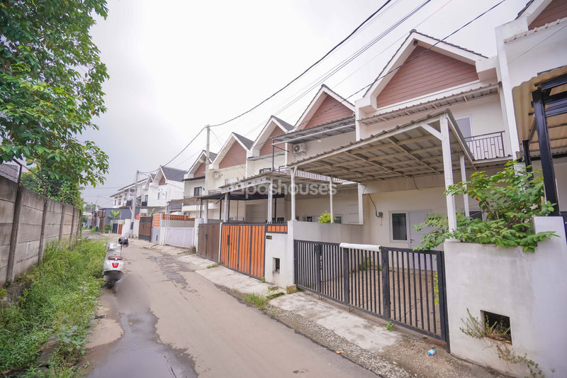 Jalan Haji Yoman