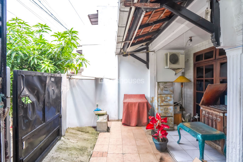 Jalan Pakarena Raya Depok