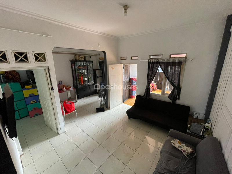 Jalan Narogong Elok Raya XI Blok E29 No.8