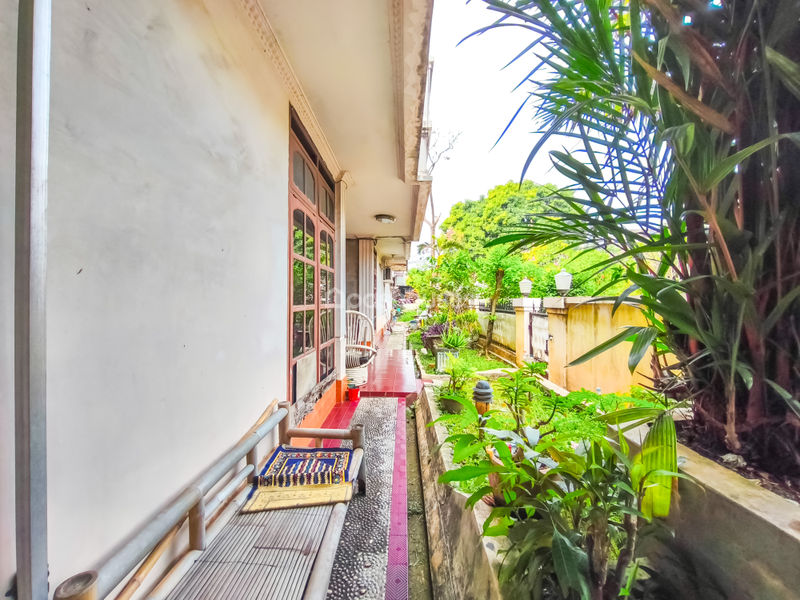 Jalan Markisa Blok E1 No.20-21 Cipayung