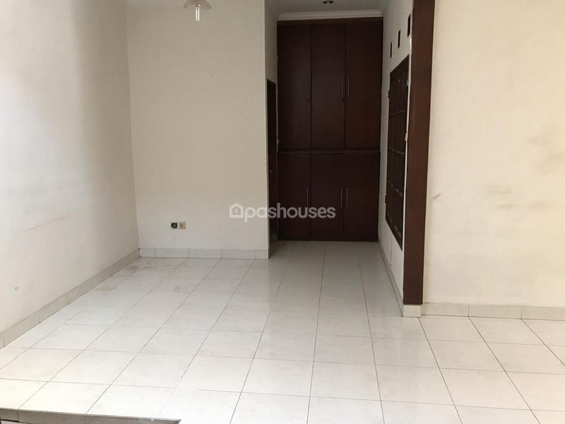 Perum Kota Legenda Dukuh Zamrud Blok M3 No.49