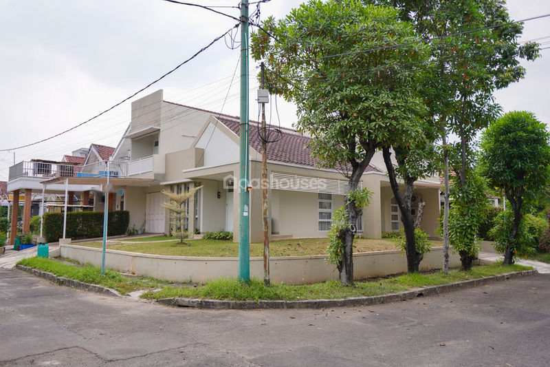 Lippo Cikarang Meadow Green