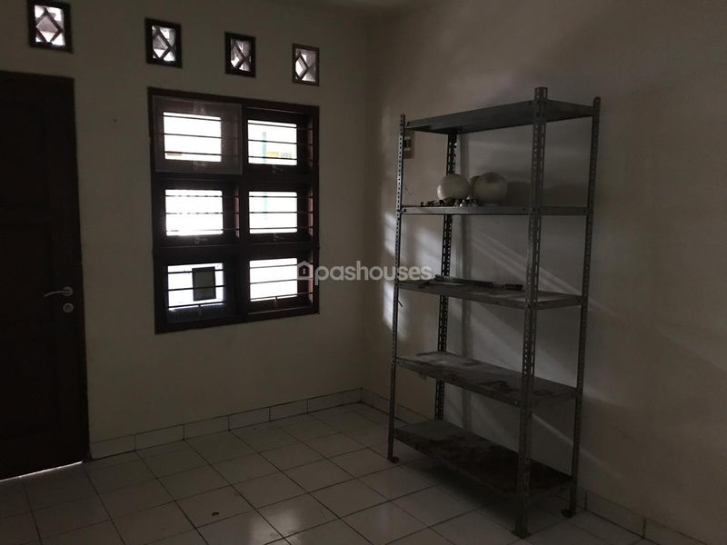 Perum Kota Legenda Dukuh Zamrud Blok M3 No.49