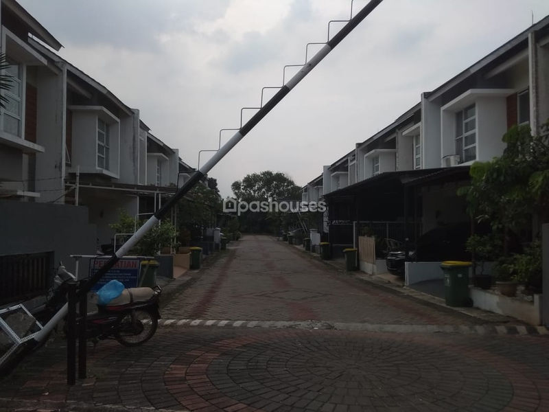 Jalan Pinus Bar. I