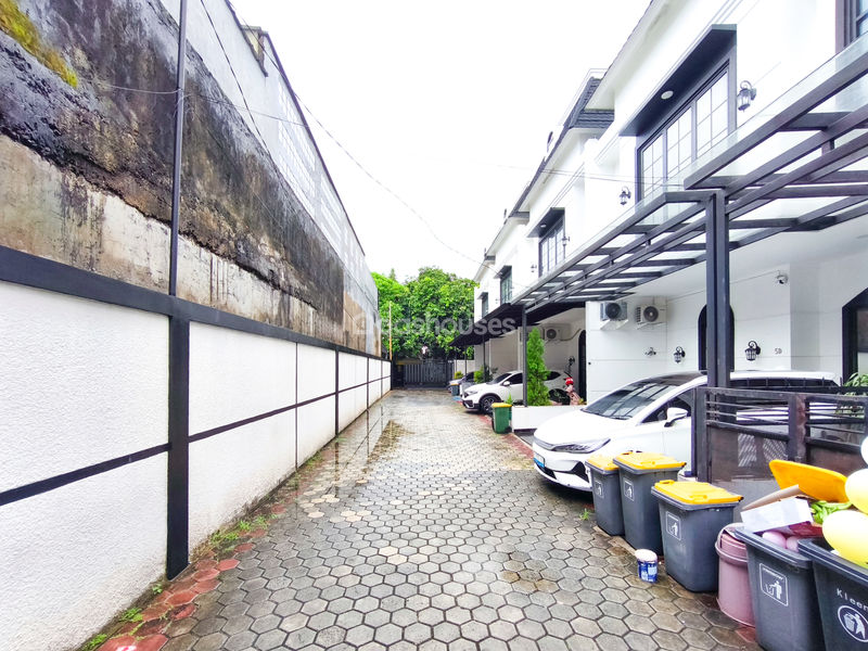 Jalan Saari Kelapa Dua
