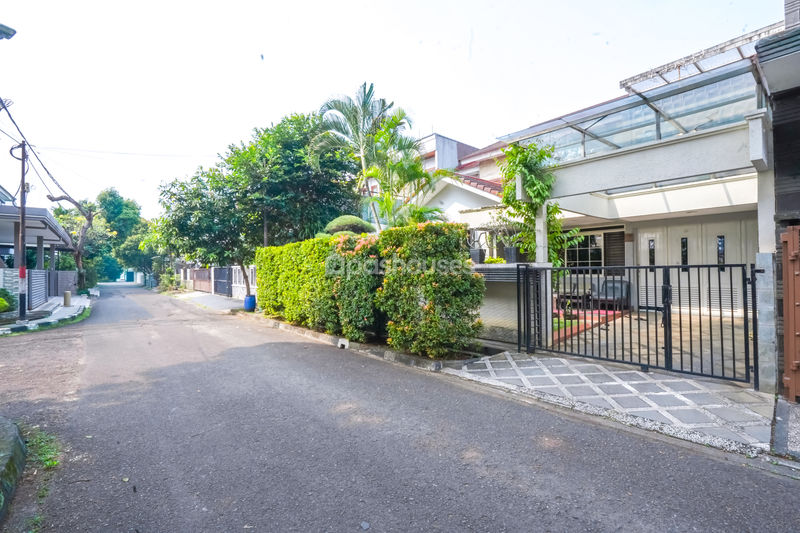 Komplek Tanjung Barat Indah Blok U No.8