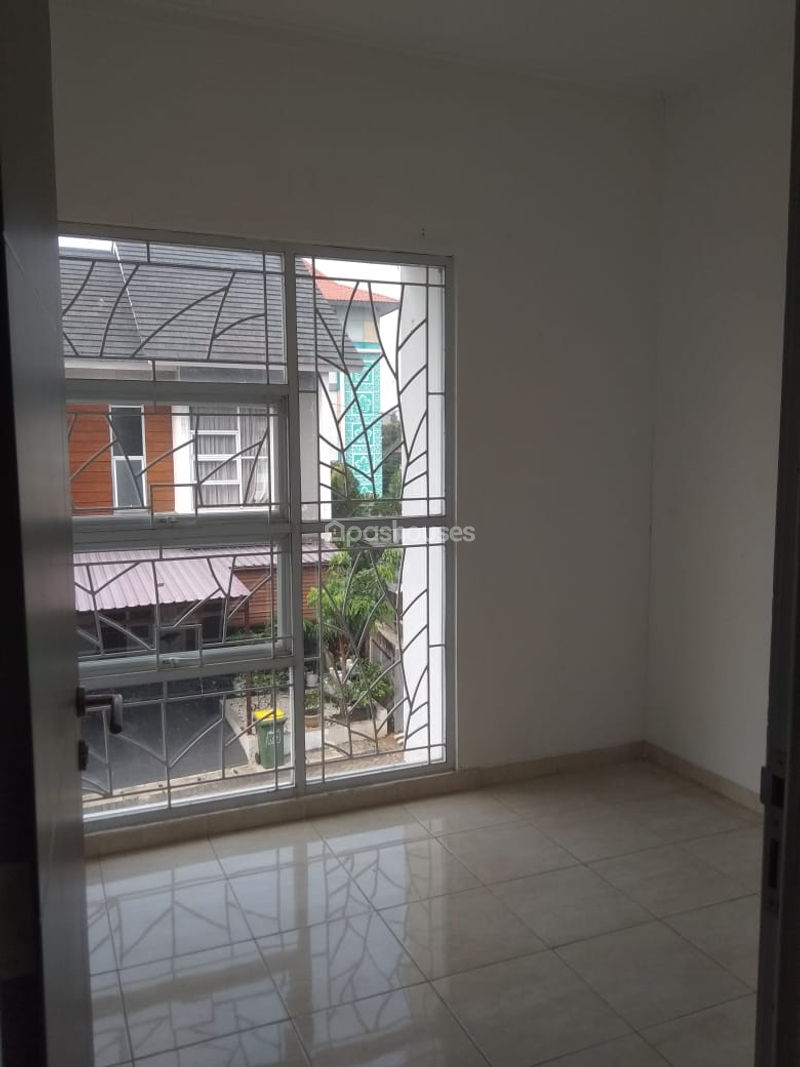 Jalan Pinus Bar. I
