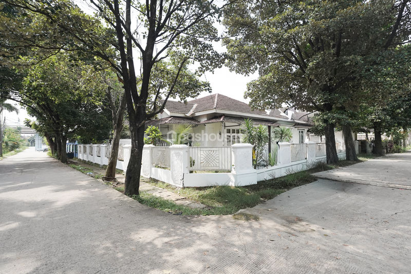 Jalan Manunggal II No. 8B, Komplek Kodam Jatiwaringin