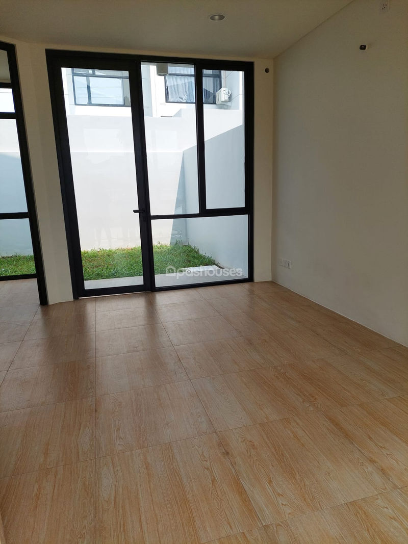 Perumahan Waterfront Estate Lippo Cikarang