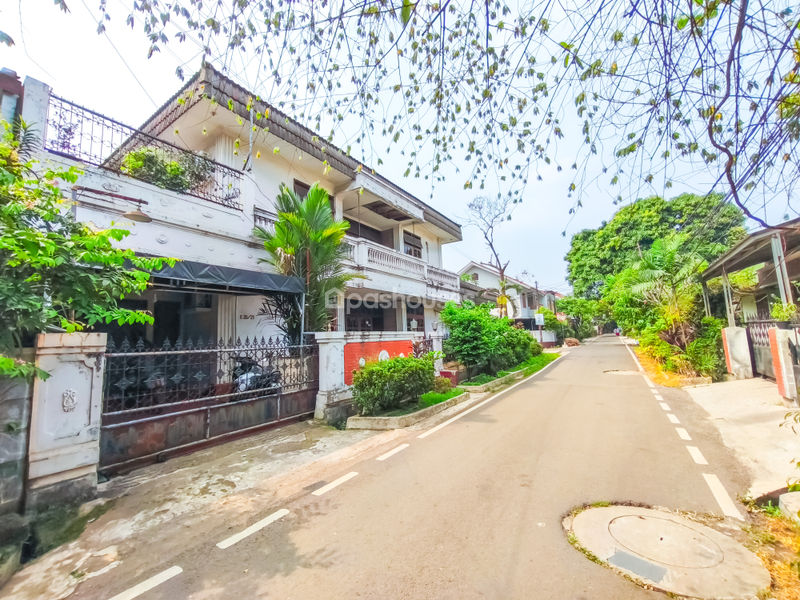 Jalan Markisa Blok E1 No.20-21 Cipayung