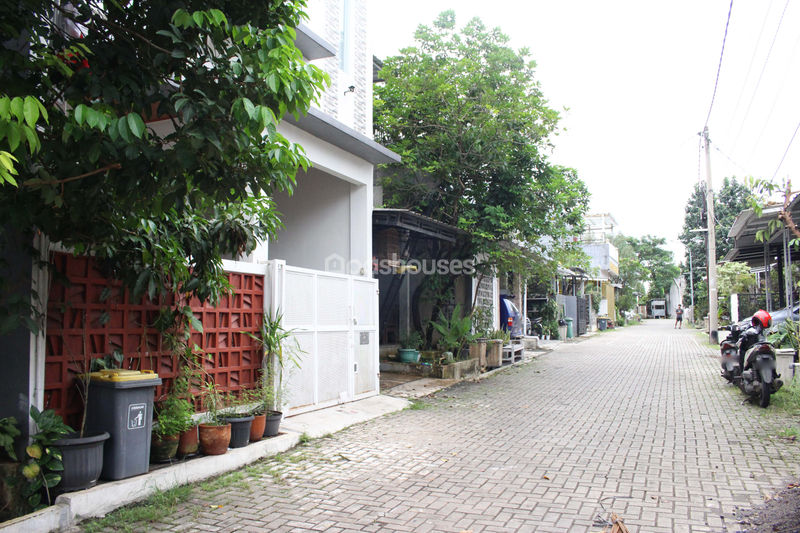 The Green Hill Residence
