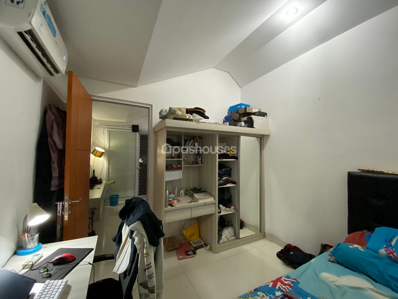 Perumahan The Royal East