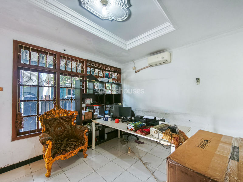 Jalan Taman Sari Blok L