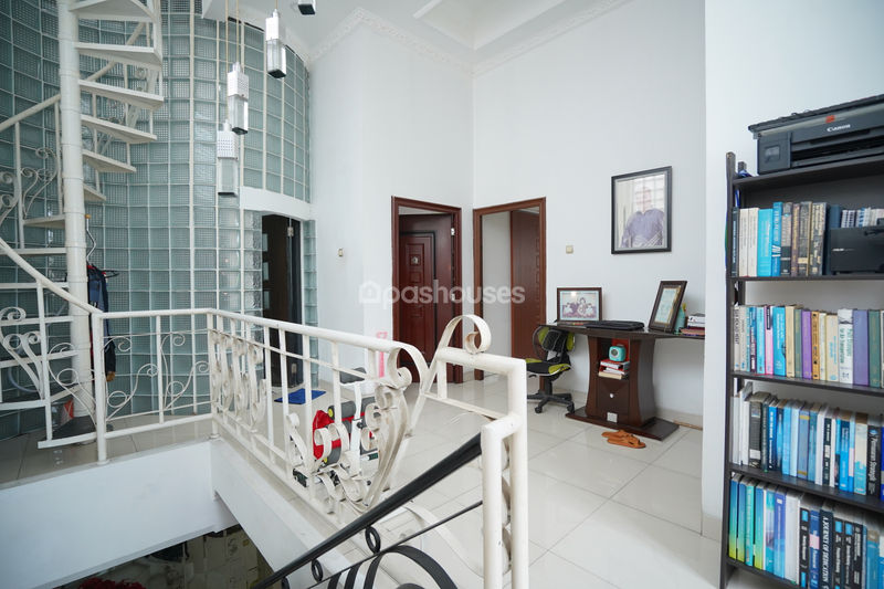Jalan Taman Ubud Permai