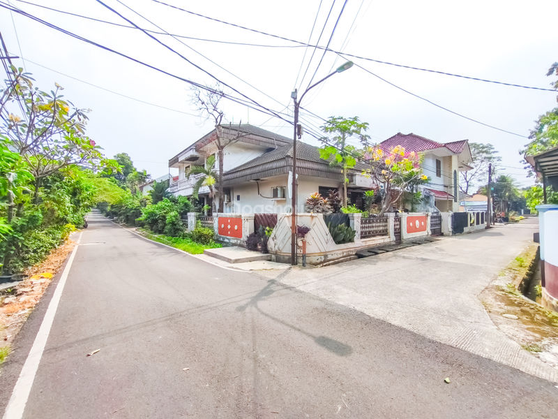 Jalan Markisa Blok E1 No.20-21 Cipayung