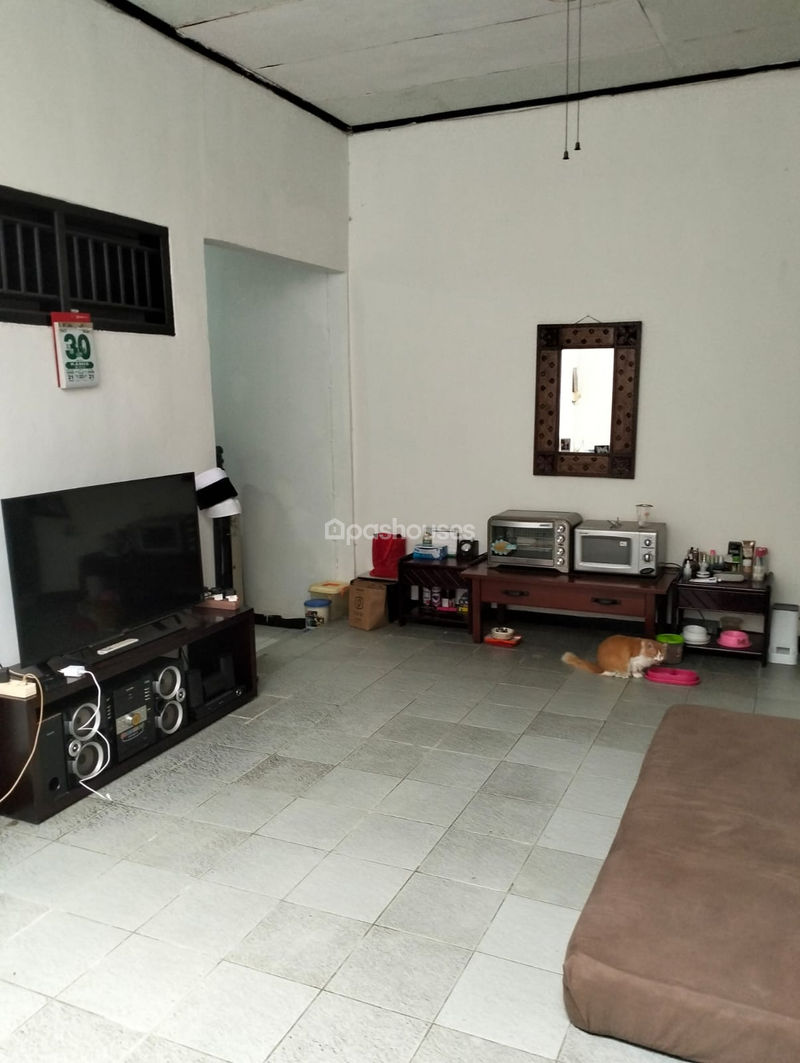Jalan Raya Tengah