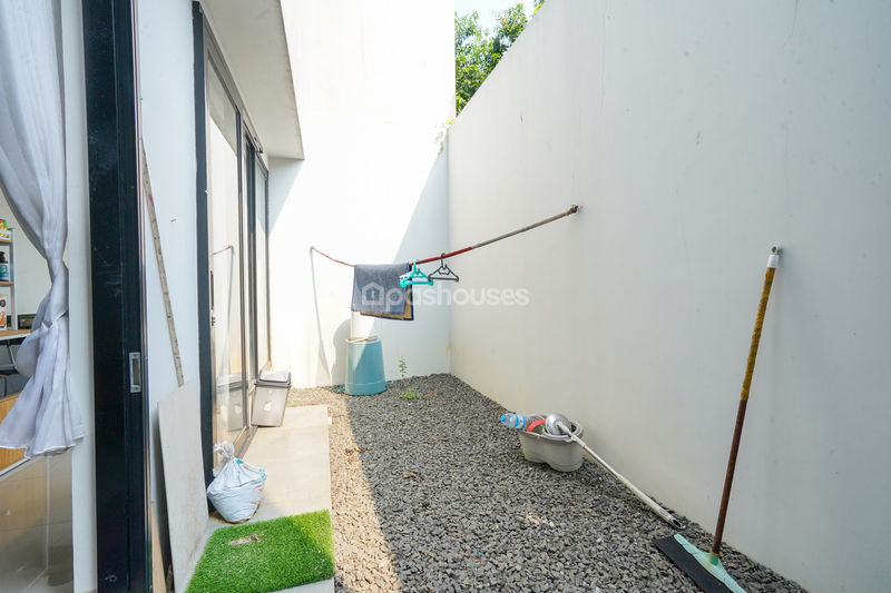 Naira Residence