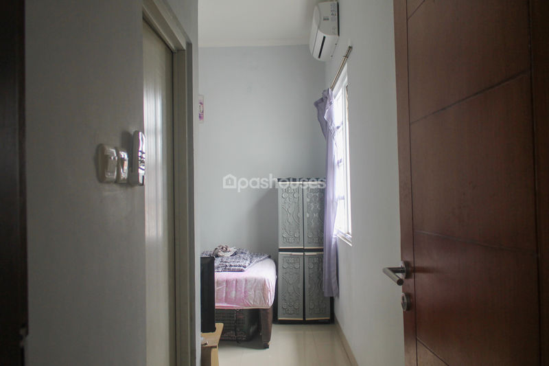 Serpong Park Cluster Fluorite Terrace
