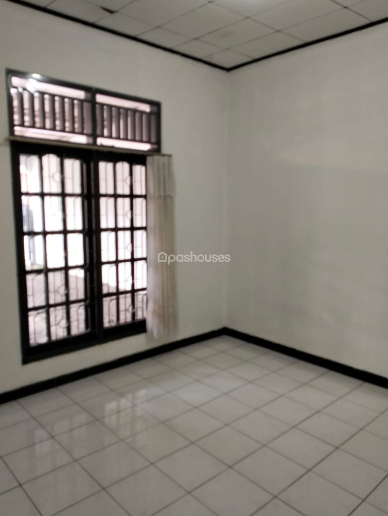Jalan Raya Tengah