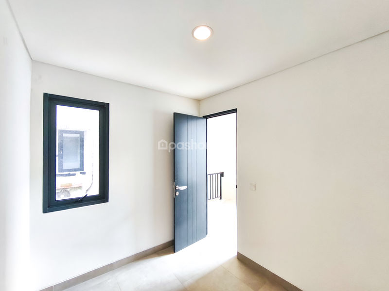 Latinos Business District BSD City Blok B12 No.5