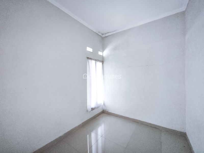 Perumahan Diamond Lake Side Blok Q2 No.9