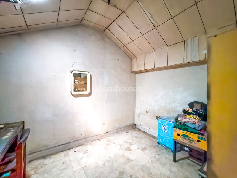Jalan Markisa Blok E1 No.20-21 Cipayung