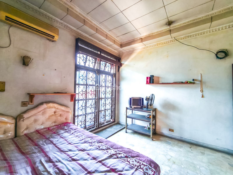 Jalan Markisa Blok E1 No.20-21 Cipayung