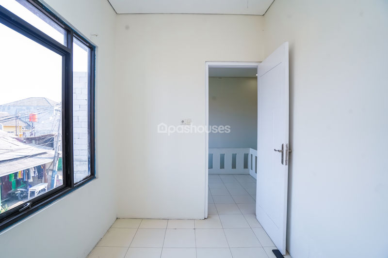 Perumahan Rose Garden Residence Blok A No. 8