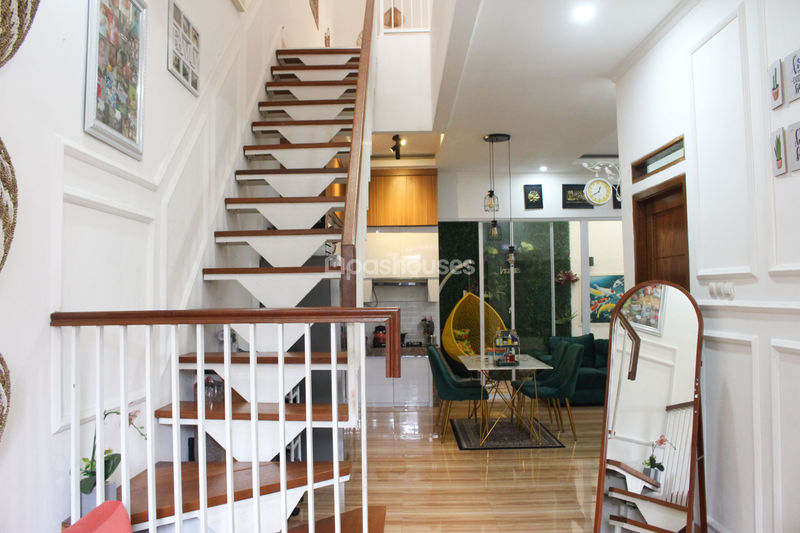 The Green Hill Residence