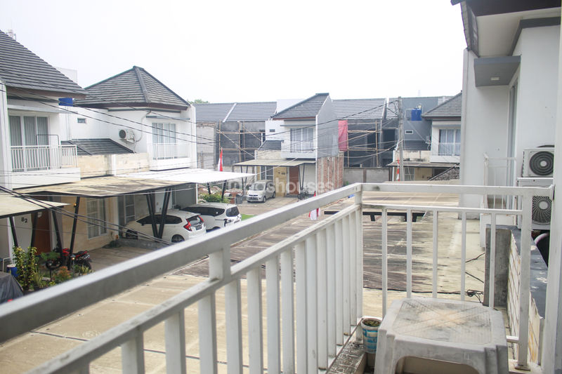 Serpong Park Cluster Fluorite Terrace