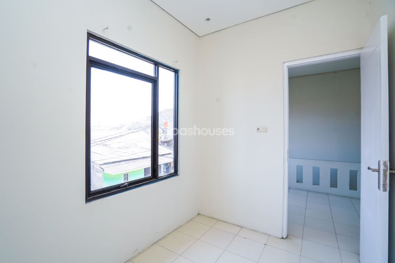 Perumahan Rose Garden Residence Blok A No. 8