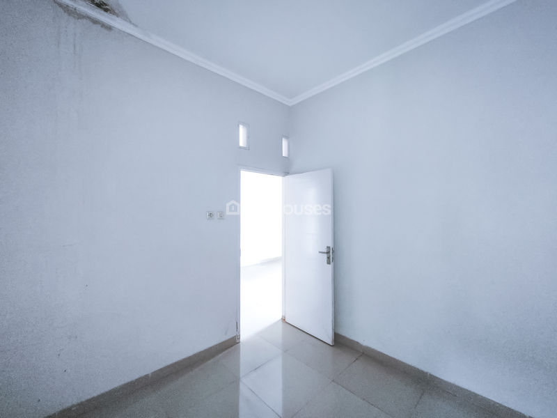 Perumahan Diamond Lake Side Blok Q2 No.9