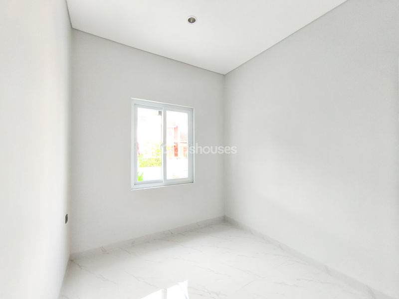 Jalan Kelapa Molek 3 Sektor 8B Blok FA5 No.6