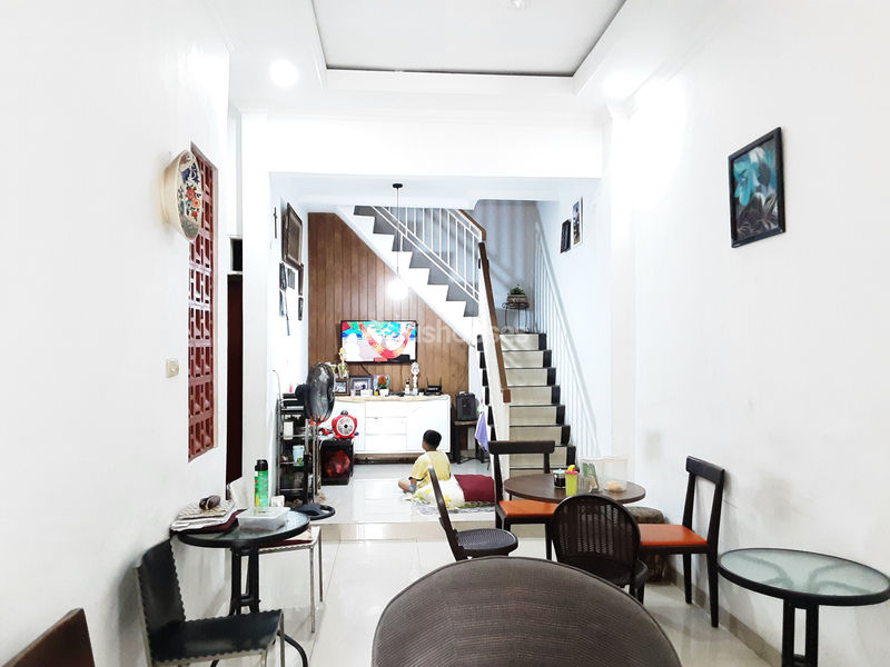 Jalan California 2 No.8