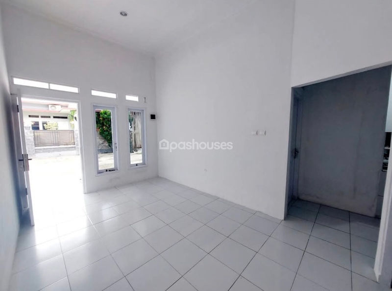 Perumahan Mutiara Gading Timur Cluster Sevilla Blok U6 No.37