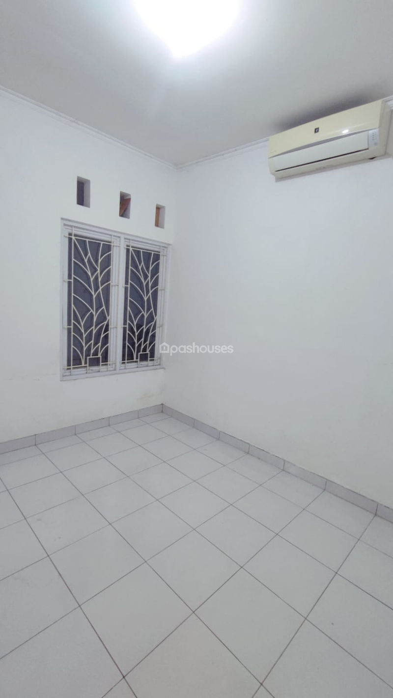 Perumahan Royal Park Residence Cluster Europa Blok C6 No.8