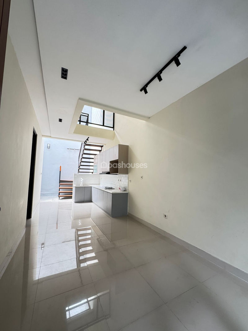 Kencana Loka BSD Blok T1 No.12