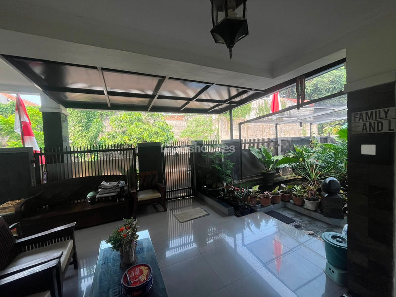 Jalan Bunga Sakura XVI Blok V No.17 